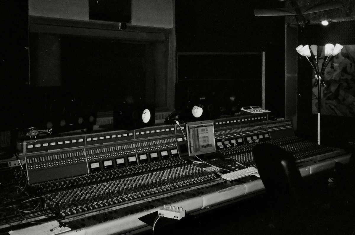 Simon Taylor's studio, strings